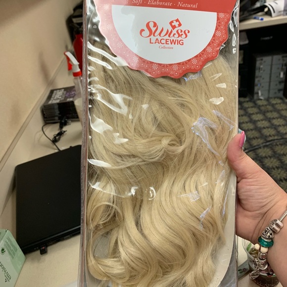 Blonde Swiss lace wig - Picture 1 of 4